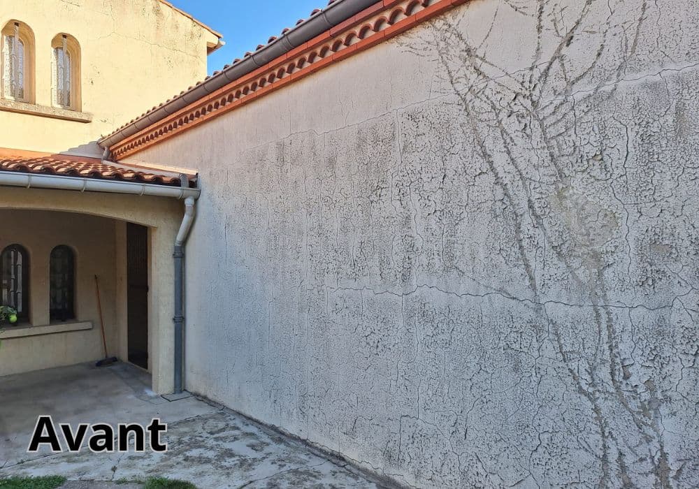 Mur défraichit qui va être recrépi